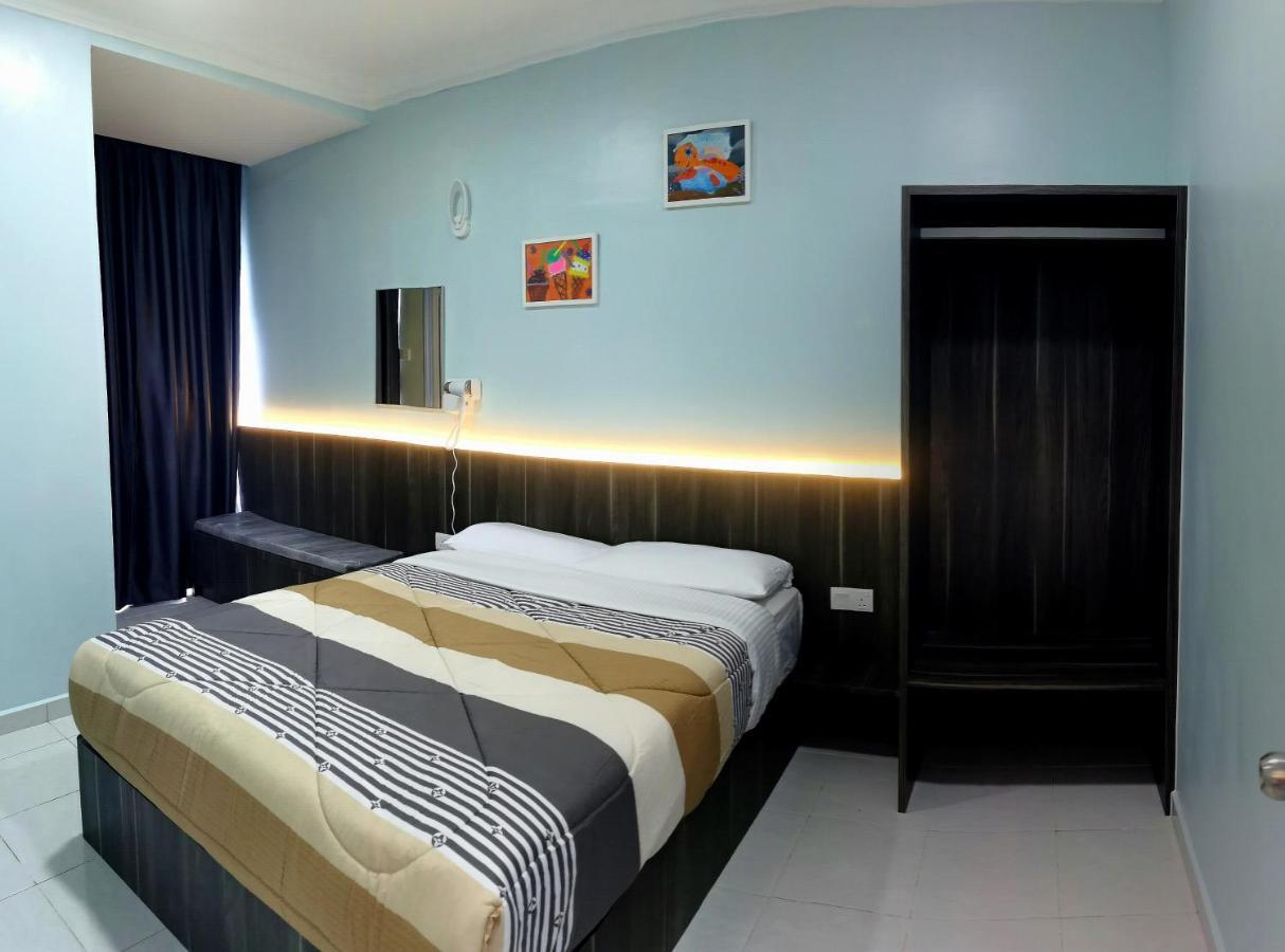 Moonight Luxe Suite, Cameron's Emerald Avenue Apartment *