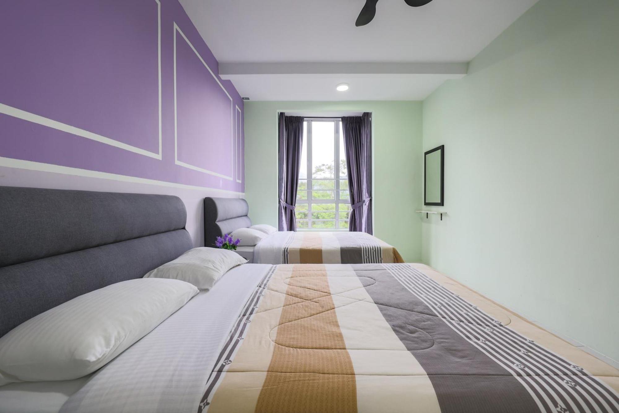 Moonight Luxe Suite, Cameron's Emerald Avenue Apartment